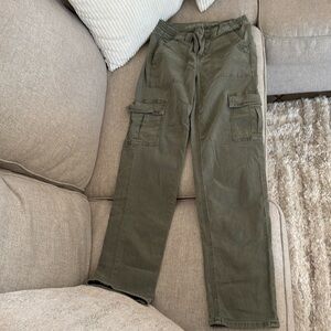 American Eagle Cargo Pants Green size 2 long, only worn once